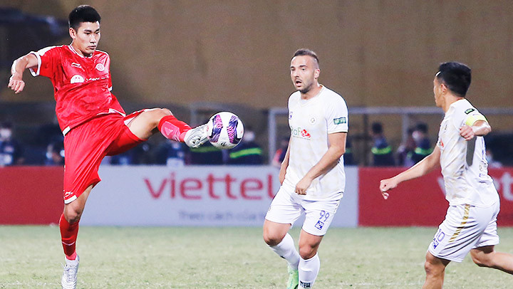 Nhâm Mạnh Dũng trong mầu áo CLB Viettel. Ảnh: LÊ MINH