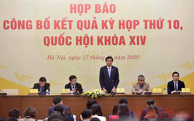 Các đồng chí chủ trì họp báo. Ảnh: NHẬT BẮC