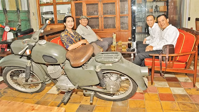 Một góc không gian lưu giữ hiện vật tại Lúa cà-phê.