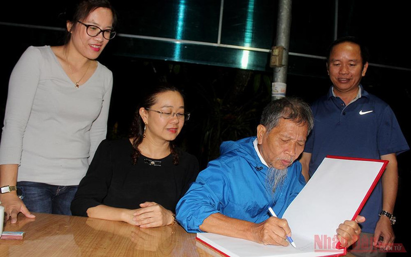 Nhà văn Nguyễn Huy Thiệp ghi cảm xúc khi thăm lại Trường cấp III Mai Sơn, nơi ông từng dạy học vào cuối thập niên 1970. 