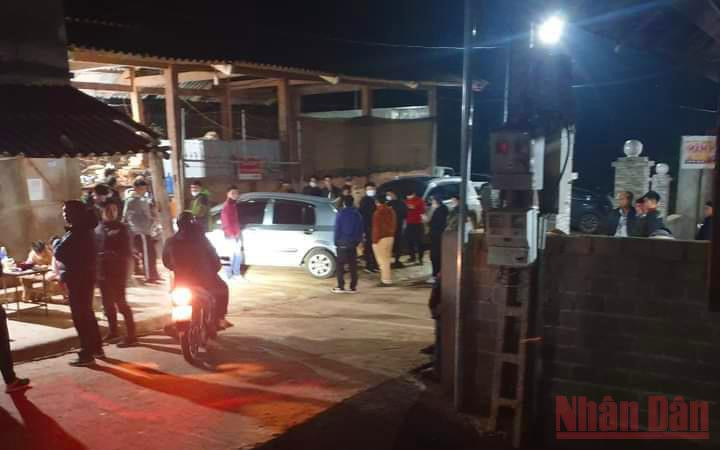 Các lực lượng chức năng huyện Mộc Châu đang tổ chức truy bắt hung thủ gây án.