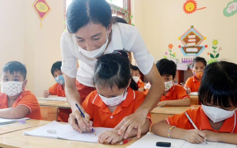 Các em học sinh ở Hà Nội, TP Hồ Chí Minh và Hải Dương được tiếp nhận học tập tại Trường tiểu học xã Chính Lý, huyện Lý Nhân.