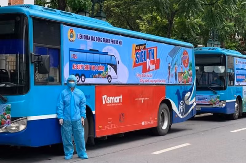 Mô hình Xe buýt siêu thị được đưa vào phục vụ người lao động khó khăn tại Hà Nội.