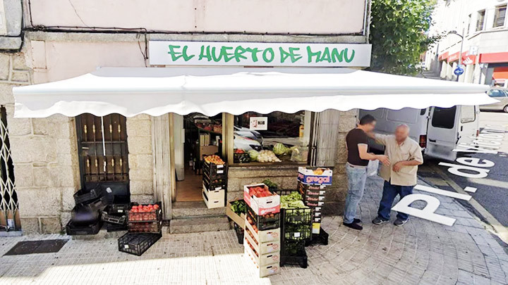 Gammino (phải) bị phát hiện nhờ bức ảnh trên Google Maps. Ảnh: LA REPUBBLICA