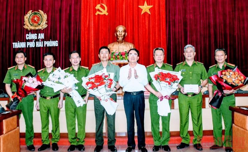 Biểu dương lực lượng công an Hải Phòng về thành tích phá nhanh 2 vụ án nghiêm trọng.