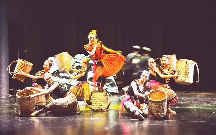 Tác phẩm "Sắc tình Tây Bắc" (vũ đoàn Bạch Dương) đoạt giải B tại Liên hoan nghệ thuật Múa TP Hồ Chí Minh mở rộng lần thứ 6.