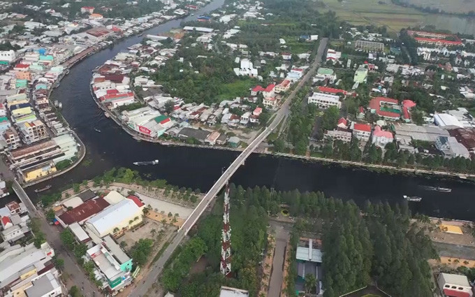 Trung tâm thị xã Long Mỹ bị ô nhiễm nguồn nước mặt.