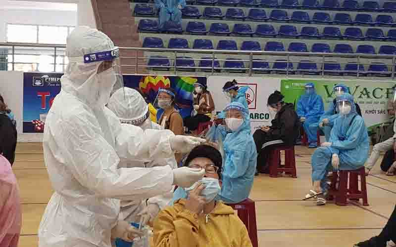 Thành phố Tuy Hòa tiếp tục công tác truy vết, lấy mẫu xét nghiệm tại các khu vực đang thực hiện cách ly, phong tỏa, người được đón từ TP Hồ Chí Minh và các tỉnh phía nam về.