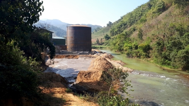 Hiện trạng bể chứa chất thải sản xuất sắn của Công ty CP tinh bột Hồng Diệp (Ảnh chụp ngày 15-1).