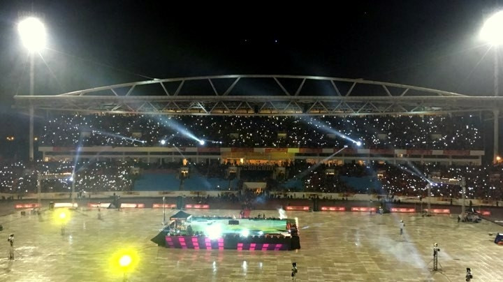 Bữa tiệc ánh sáng và âm nhạc sôi động trên Sân vận động quốc gia Mỹ Đình chào đón các cầu thủ U23 Việt Nam.