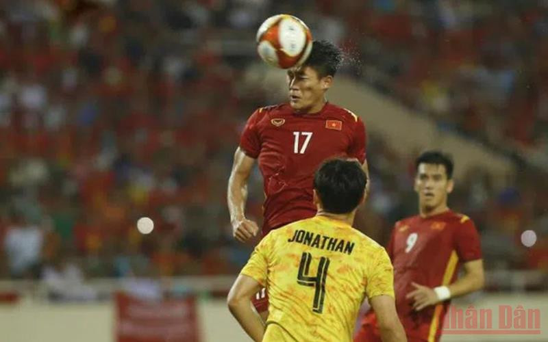 Nhâm Mạnh Dũng và cú đánh đầu để đời trong trận chung kết bóng đá nam SEA Games diễn ra tối 22/5 trên sân Mỹ Đình. 