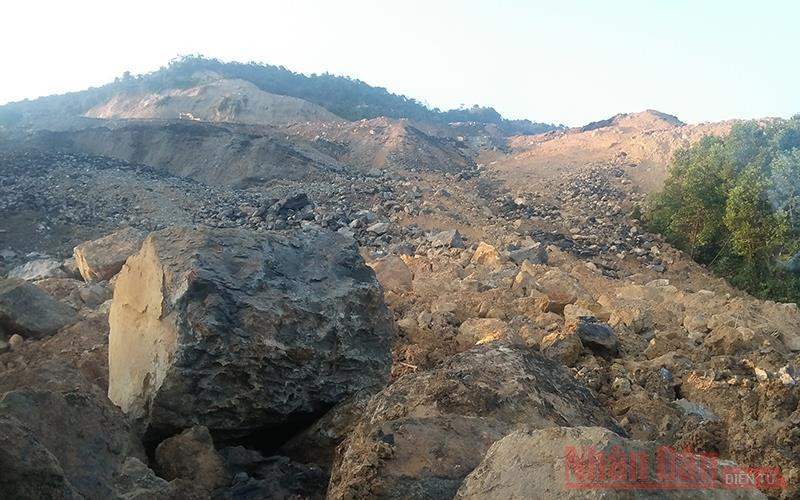 Bãi thải mỏ than Minh Tiến - Phú Cường có nguy cơ sạt lở rất lớn.