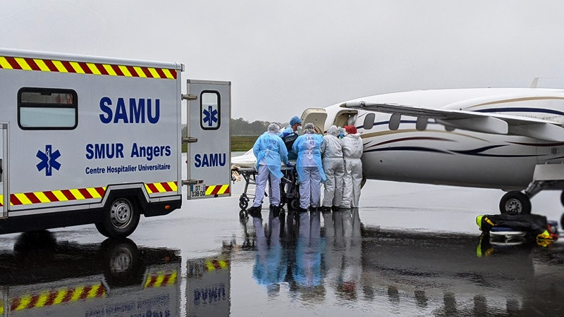 Chuyển bệnh nhân tới vùng Pays de la Loire ở phía tây ít bị ảnh hưởng bởi dịch Covid-19. (Ảnh: CHU Angers)