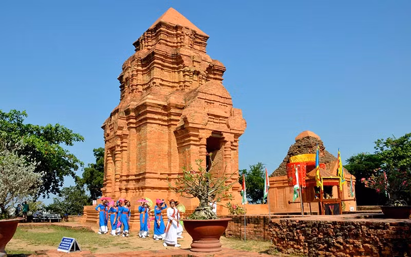 Tháp Pô Sha Inư, TP Phan Thiết là nơi diễn ra các nghi thức chính của Lễ hội Katê của đồng bào Chăm tỉnh Bình Thuận.