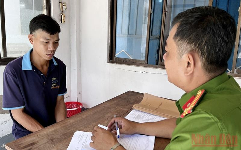 Nam khai nhận hành vi giết vợ. (Ảnh: Công an cung cấp)