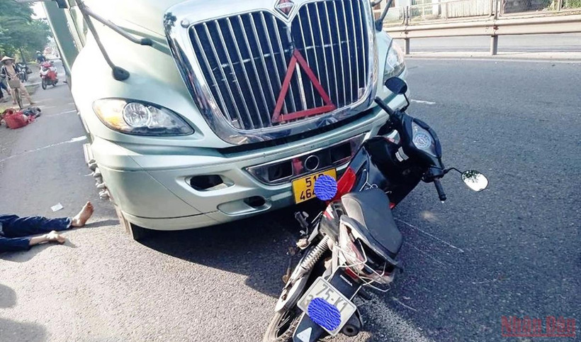 Hiện trường vụ tai nạn giao thông làm 2 người thương vong trên quốc lộ 1 đoạn qua xã Lộc Trì, huyện Phú Lộc (Thừa Thiên Huế). (Ảnh: CTV)