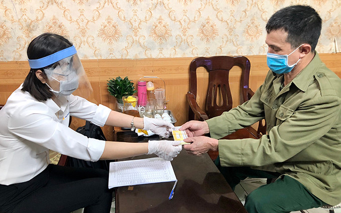 Chi trả lương hưu và trợ cấp BHXH tại nhà ở Hải Dương (Ảnh minh họa: VSS).