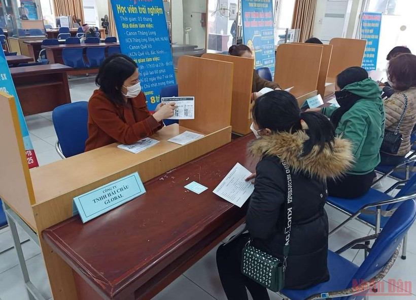 Một buổi tư vấn việc làm tại Sàn giao dịch việc làm, thuộc Trung tâm Dịch vụ việc làm tỉnh Thái Bình.