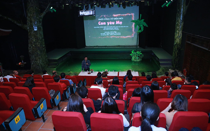 Buổi lễ khởi công vở rối.