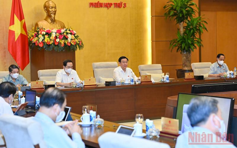 Quang cảnh phiên họp Uỷ ban Thường vụ Quốc hội cho ý kiến về đề nghị của Toà án Nhân dân tối cao về tổ chức phiên toà trực tuyến. Ảnh: Duy Linh