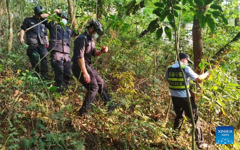 Trung Quốc tiếp tục tìm kiếm nạn nhân trong vụ rơi máy bay chở 132 người