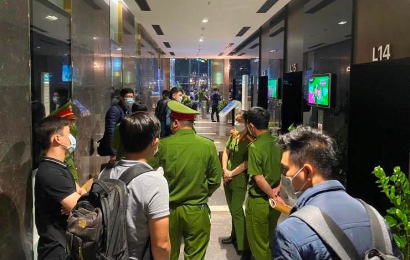 Cơ quan chức năng khám xét tại trụ sở Tập đoàn FLC.