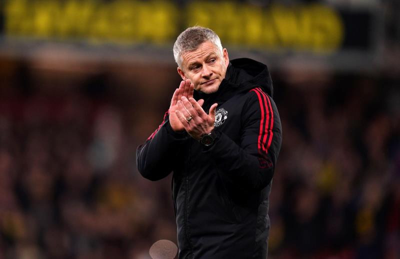 Ole Gunnar Solskjaer buồn bã sau trận thua 1-4 trước Watford. (Ảnh: Guardian)