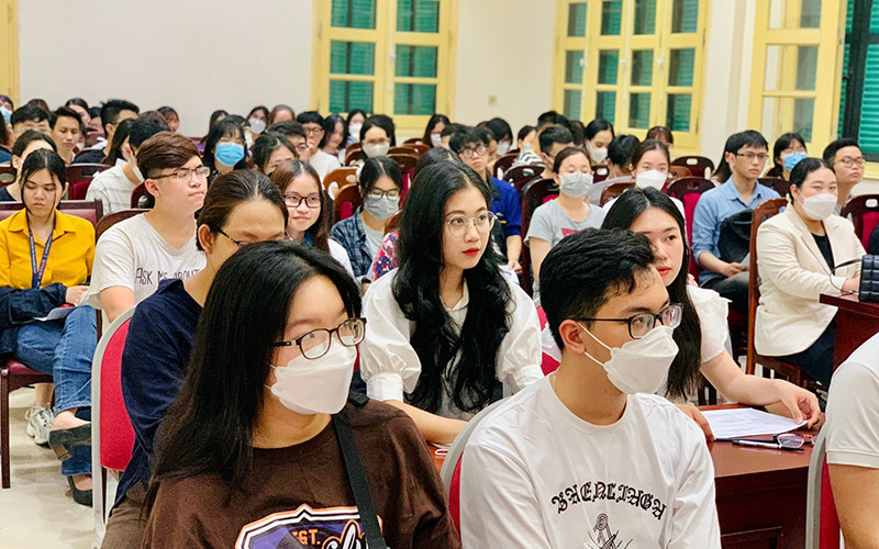 Thành Đoàn Hà Nội tập huấn các tình nguyện viên trước thềm SEA Games 31. 