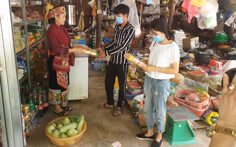 Gia đình ông Kha Văn Long ở bản Xiềng Tắm, xã Mỹ Lý nhờ có QL16, làm ăn kinh doanh phát triển.