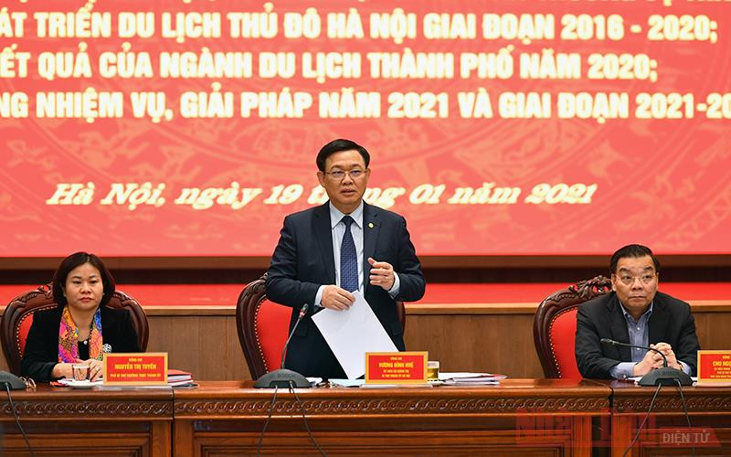 Đồng chí Vương Đình Huệ, Ủy viên Bộ Chính trị, Bí thư Thành ủy phát biểu ý kiến tại hội nghị. Ảnh: Duy Linh