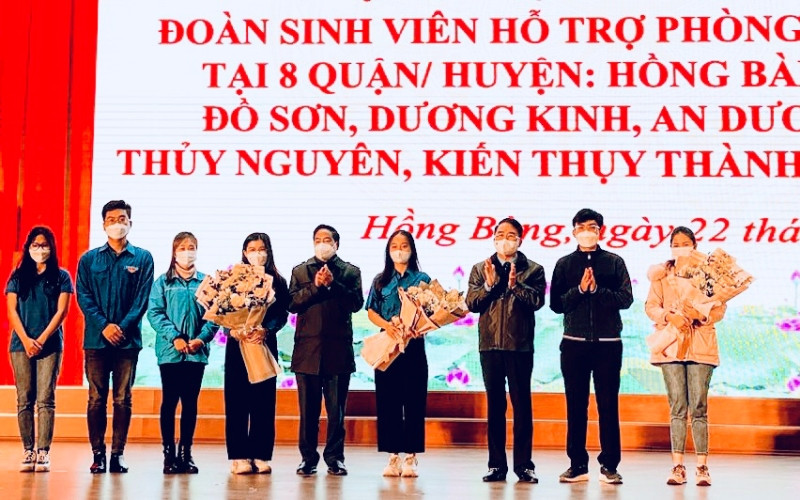 Lãnh đạo Sở Y tế Hải Phòng gặp mặt đại diện sinh viên các trường tham gia hỗ trợ phòng, chống dịch tại các Trạm Y tế phường.