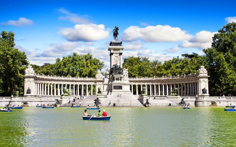 Môt góc công viên Buen Retiro (Ảnh:@FernandoHValls/AFP)
