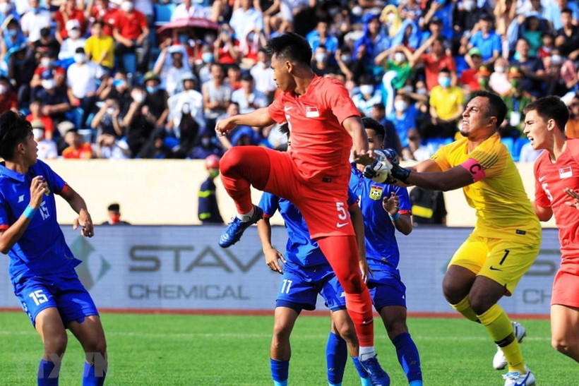 U23 Lào (áo xanh) đánh rơi chiến thắng dù dẫn trước 2-0 đến phút 88. (Ảnh: Tuấn Anh/TTXVN)