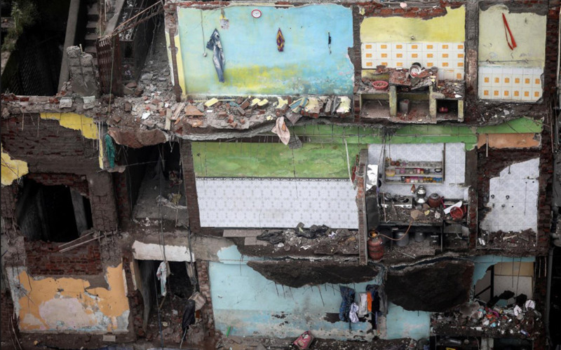 Tòa chung cư gồm hơn 50 căn hộ bị sập. (Ảnh: Reuters)