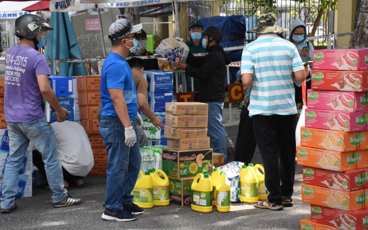 Đà Nẵng xin nhận nguồn hỗ trợ tại UBMTTQ Việt Nam TP Sở Lao động, Thương binh và Xã hội TP, nhằm tránh nguy cơ lây nhiễm dịch bệnh tại các điểm nóng.