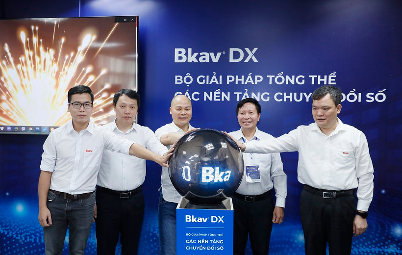 Bấm nút ra mắt Bộ giải pháp tổng thể các nền tảng chuyển đổi số Bkav DX.