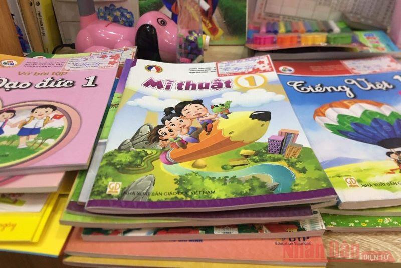 Sách giáo khoa Chương trình giáo dục phổ thông 2018 (Ảnh: ĐỨC DUY)