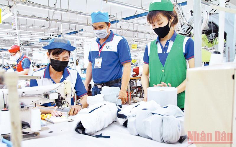 Lao động tại Công ty May Nhà Bè, TP Hồ Chí Minh (Ảnh minh họa).