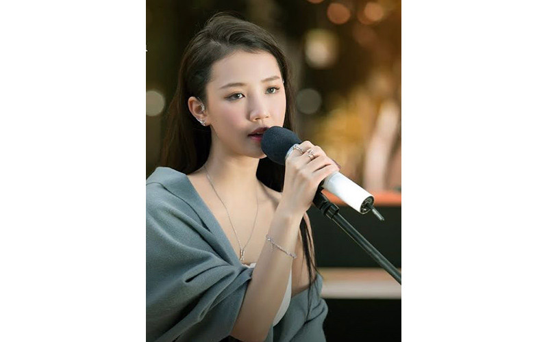 Ca sĩ Amee (Huyền My).