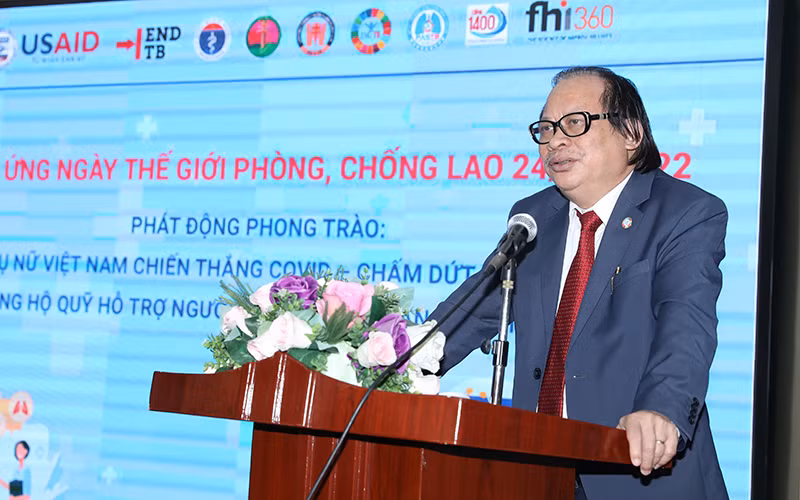 PGS, TS Nguyễn Viết Nhung, Giám đốc Bệnh viện Phổi Trung ương, Chủ nhiệm Chương trình Chống lao quốc gia phát biểu tại chương trình.