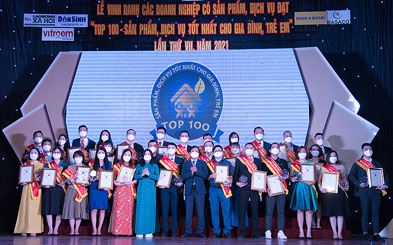 Lễ trao danh hiệu “Top 100 - Sản phẩm, dịch vụ tốt nhất cho gia đình, trẻ em” lần thứ VII - năm 2021.