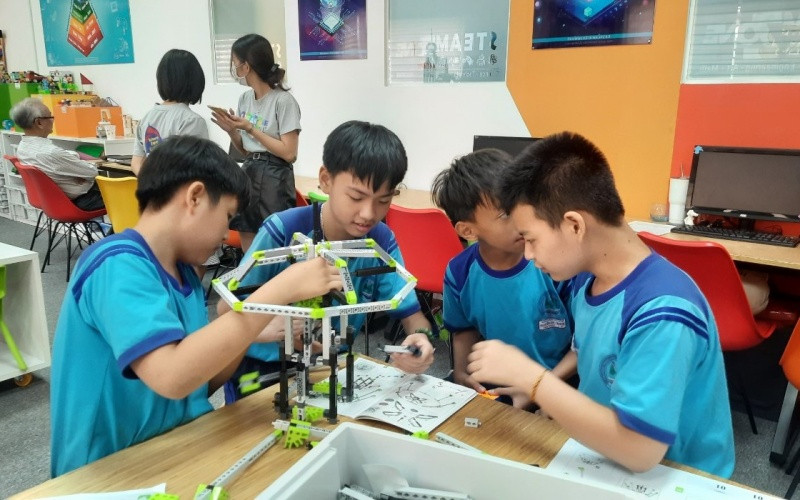 Các trường học theo Mô hình Trường học tiên tiến, theo xu thế hội nhập khu vực và quốc tế luôn chú trọng phát huy tối đa năng khiếu của học sinh.