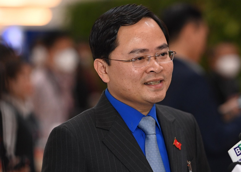Đồng chí Nguyễn Anh Tuấn, Bí thư thứ nhất T.Ư Đoàn trả lời phỏng vấn báo chí.