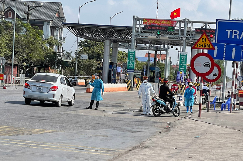 Chốt kiểm soát dịch bệnh ở thị trấn Phú Thái, huyện Kim Thành, cửa ngõ vào thị xã Kinh Môn.