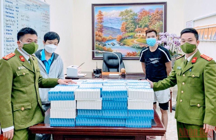 Lô thuốc “Liên hoa thanh ôn” không có giấy tờ chứng minh nguồn gốc, xuất xứ bị Công an quận Hồng Bàng (Hải Phòng) thu giữ.