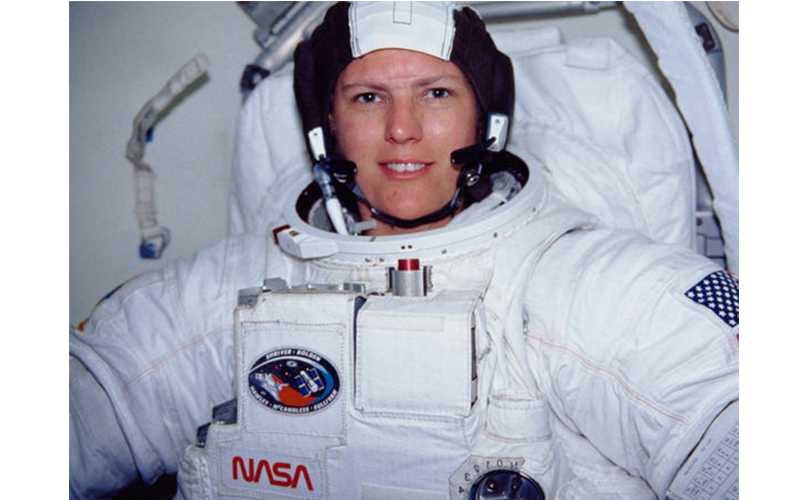 Bên ngoài Trái đất, dưới đáy đại dương