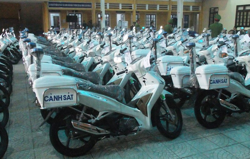 Trang bị xe mô-tô sẽ tạo điều kiện cho lực lượng công an xã yên tâm công tác.(Ảnh: Công an cung cấp)