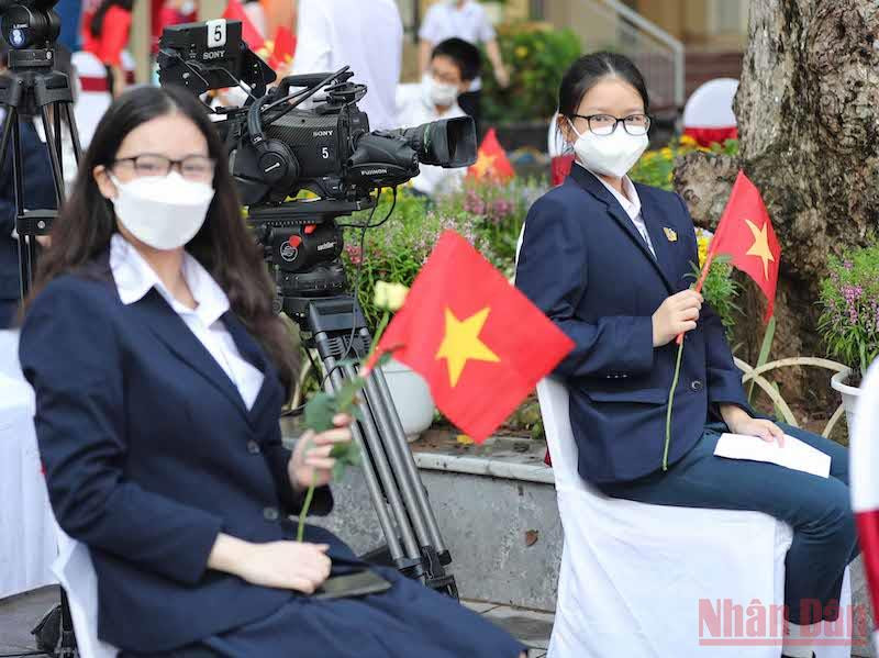 Học sinh trong buổi lễ khai giảng trực tuyến năm học 2021-2022