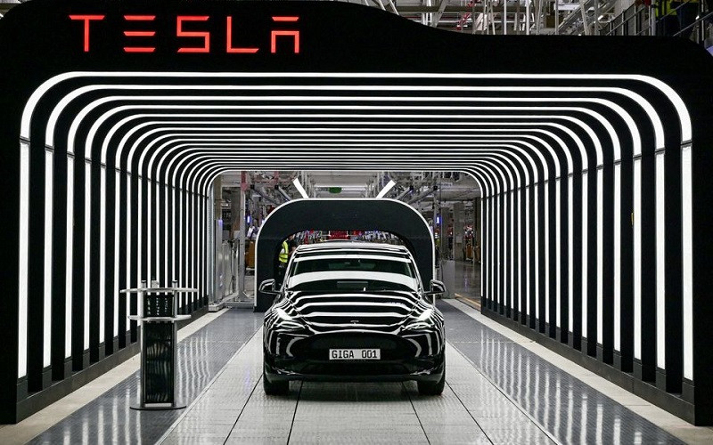 Sự lao dốc của cổ phiếu Tesla diễn ra trong bối cảnh thị trường đầy thách thức đối với nhiều mã cổ phiếu liên quan đến công nghệ. (Ảnh minh họa: Reuters)