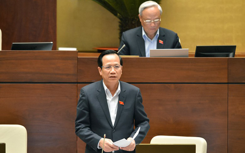 Bộ trưởng Lao động, Thương binh và Xã hội Đào Ngọc Dung phát biểu giải trình, chiều 23-10.